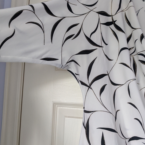 Women top blouse, size M. - Picture 3 of 7